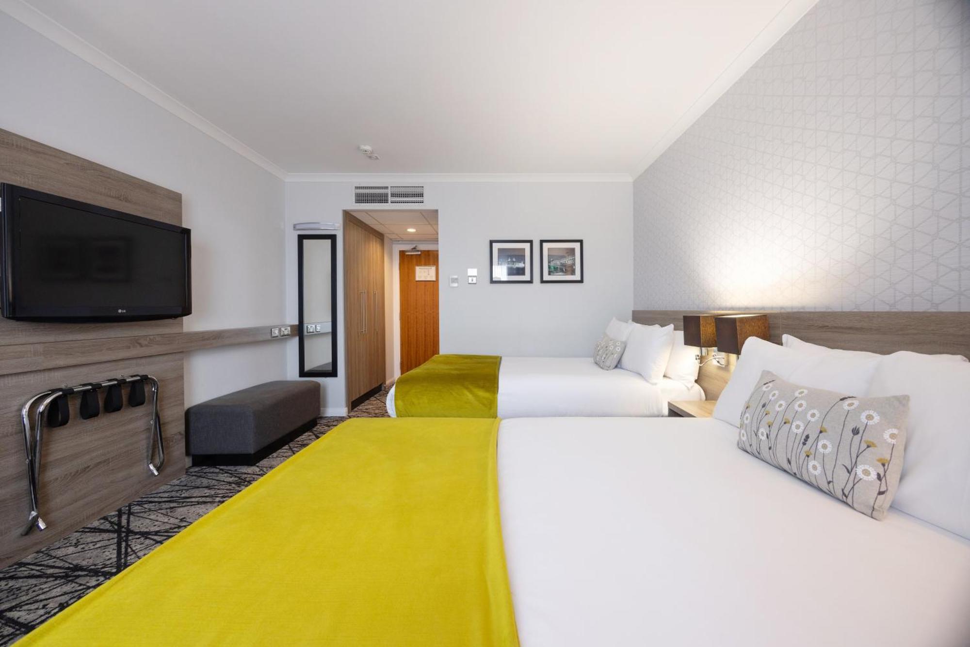 Crowne Plaza Centre By Ihg Hotel 4*