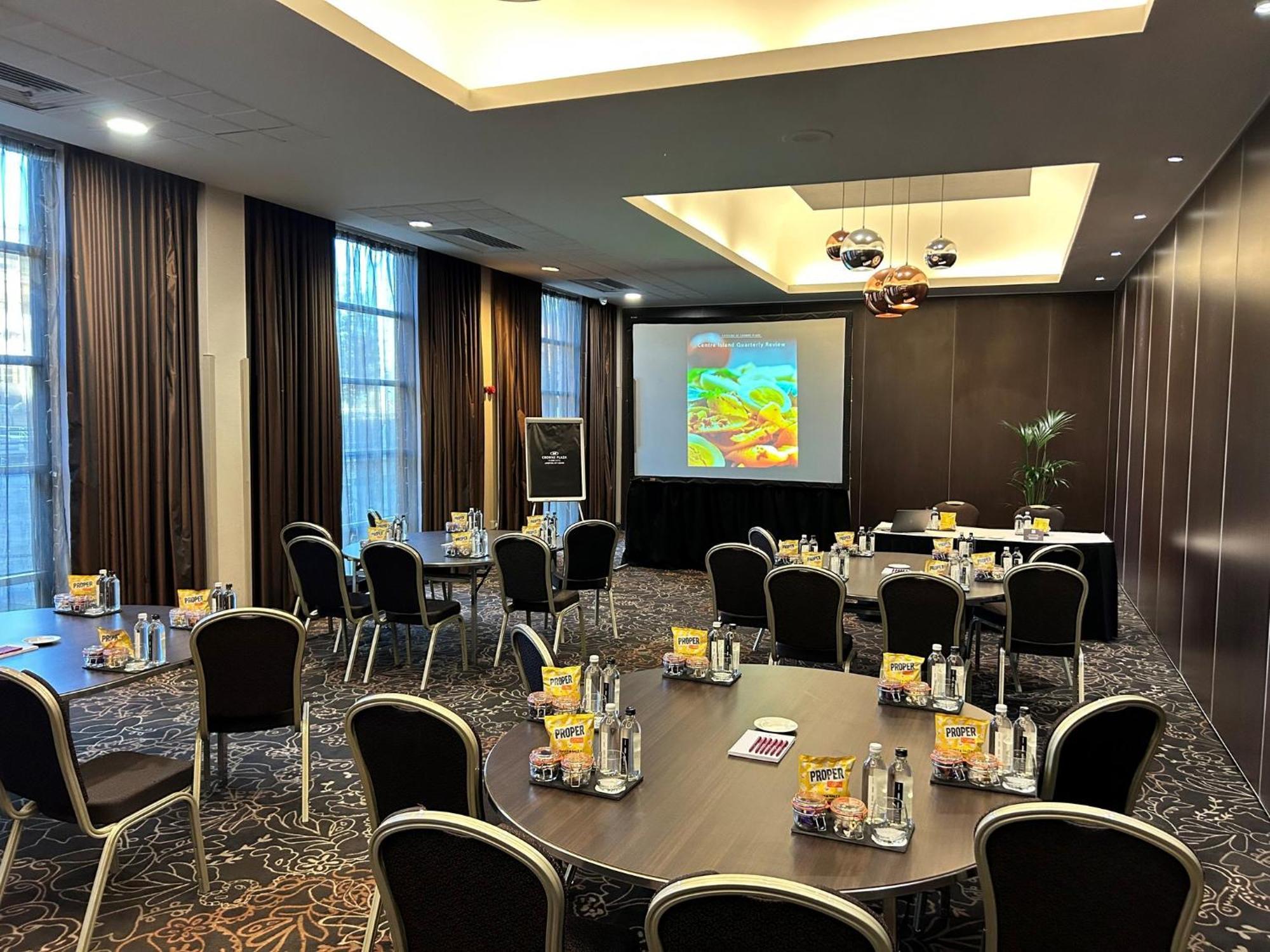 Crowne Plaza Centre By Ihg Hotel 4*