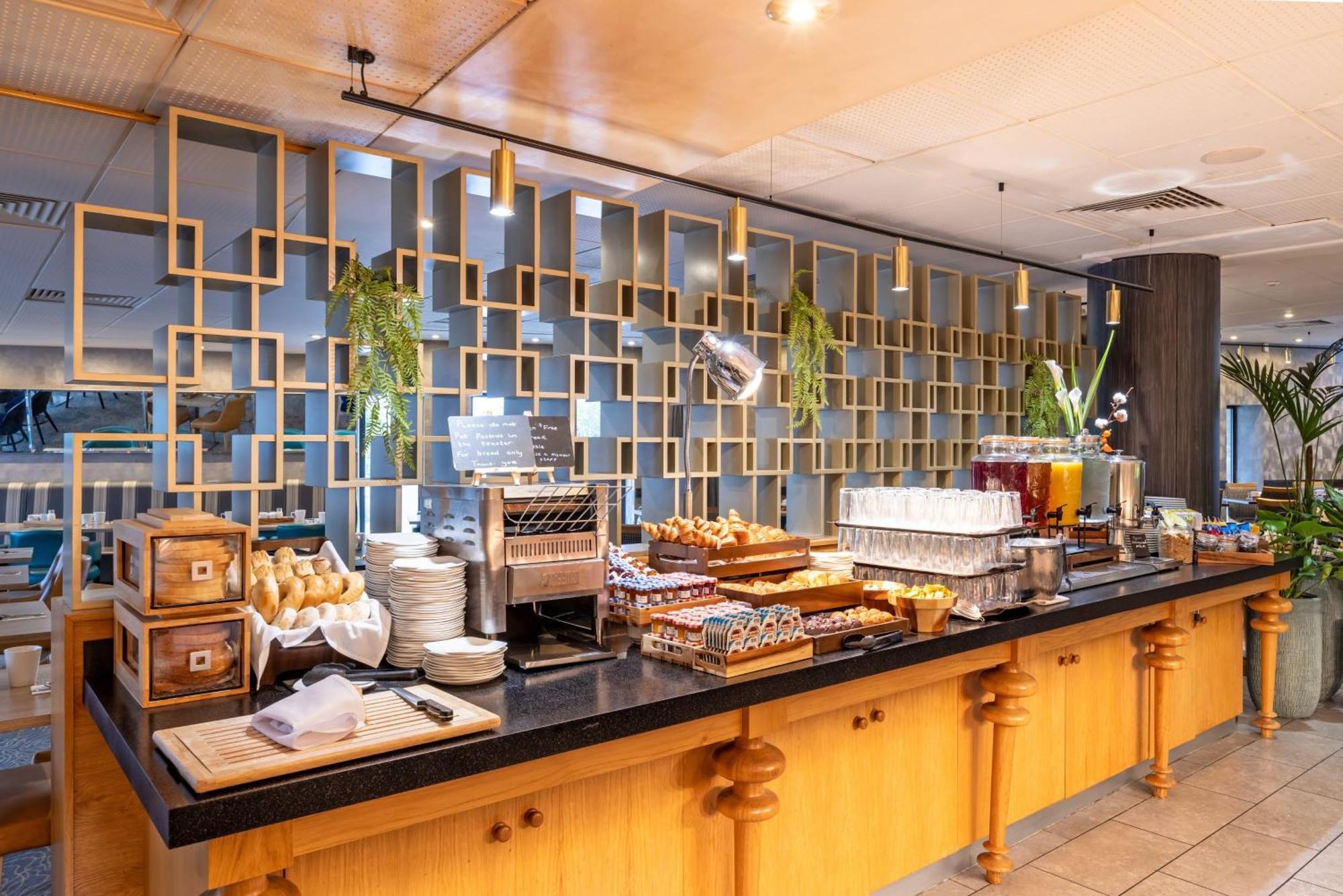 Crowne Plaza Centre By Ihg 4*