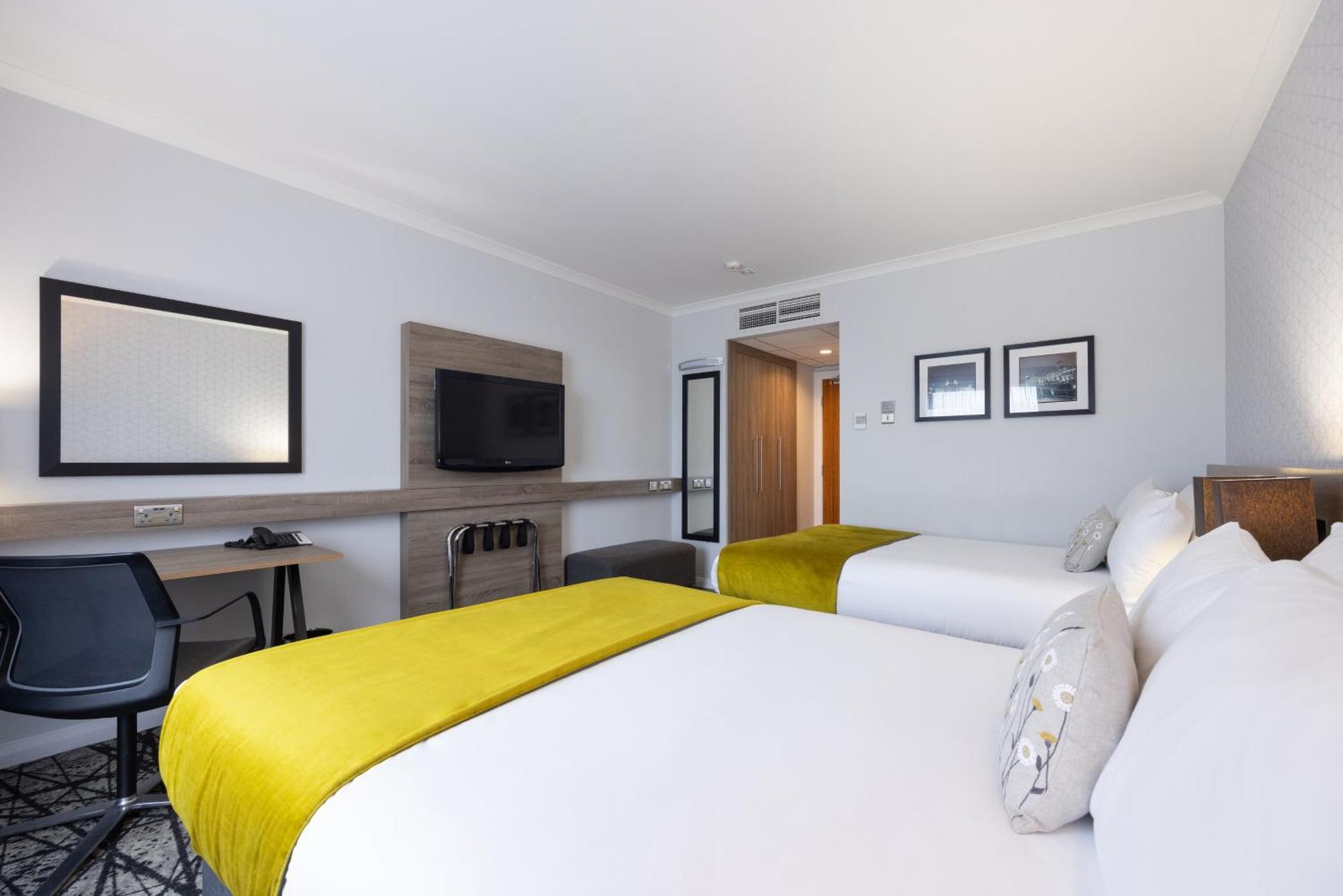 Crowne Plaza Centre By Ihg Hotel