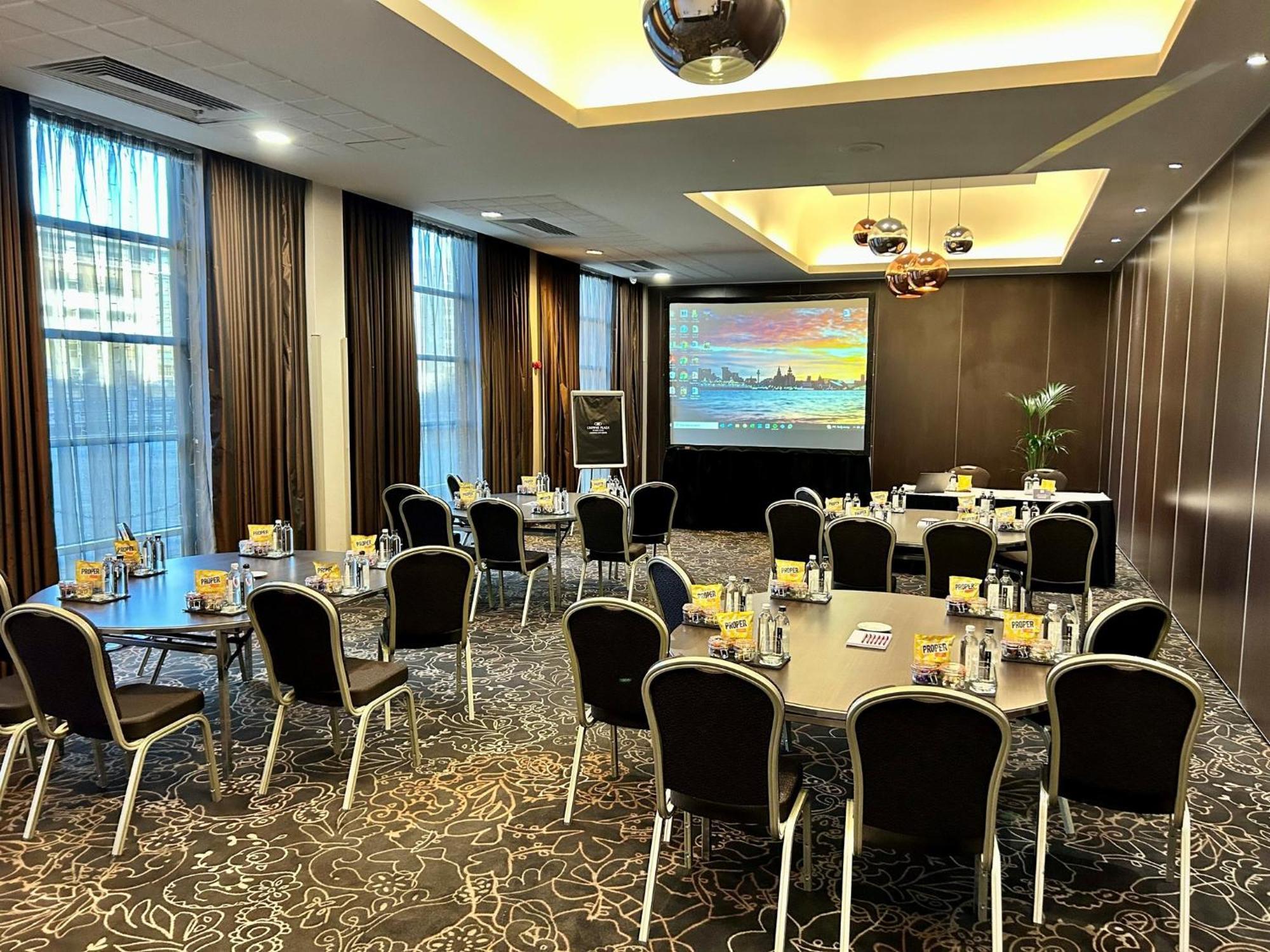 Отель Crowne Plaza Centre By Ihg 4*