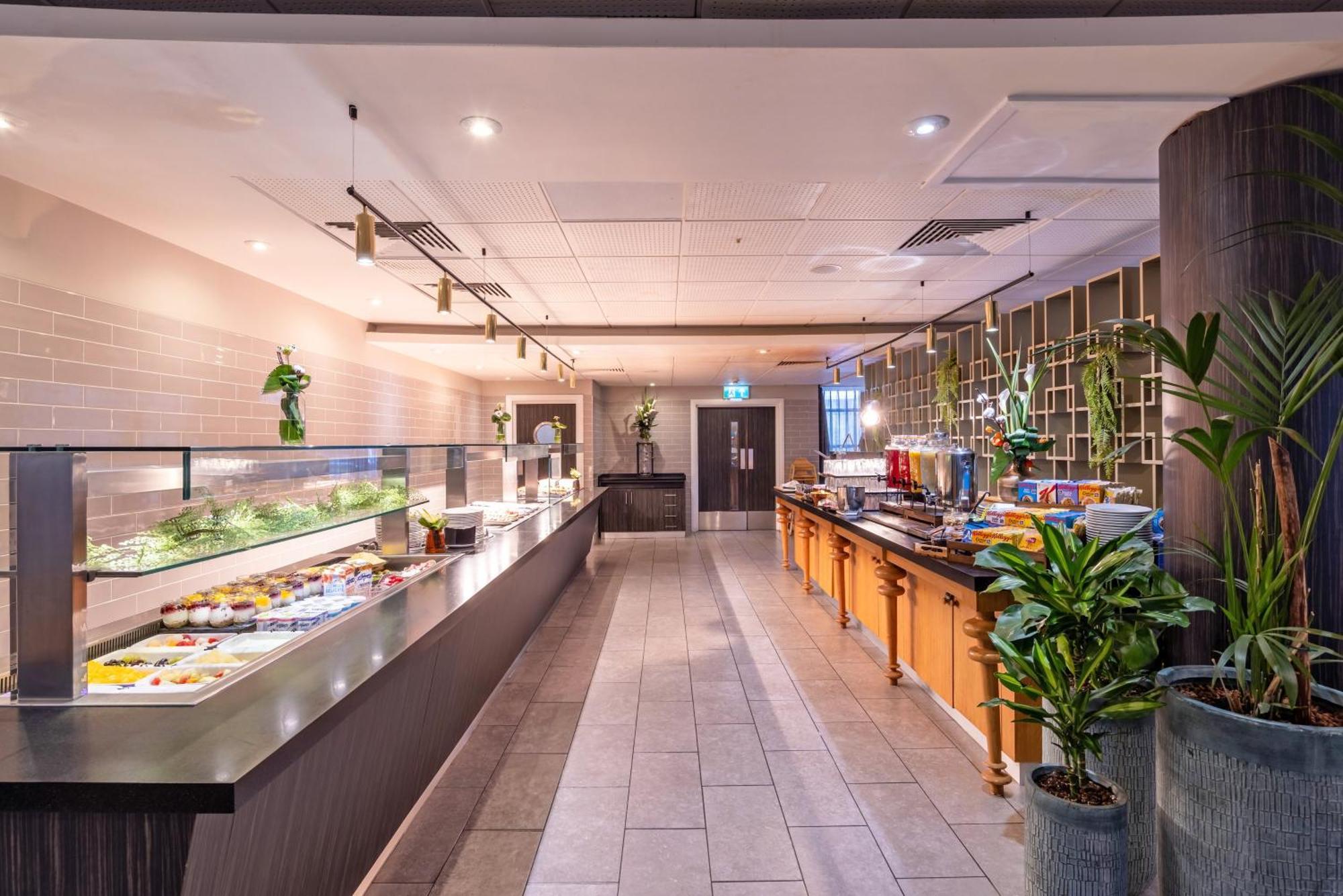 Отель Crowne Plaza Centre By Ihg 4*