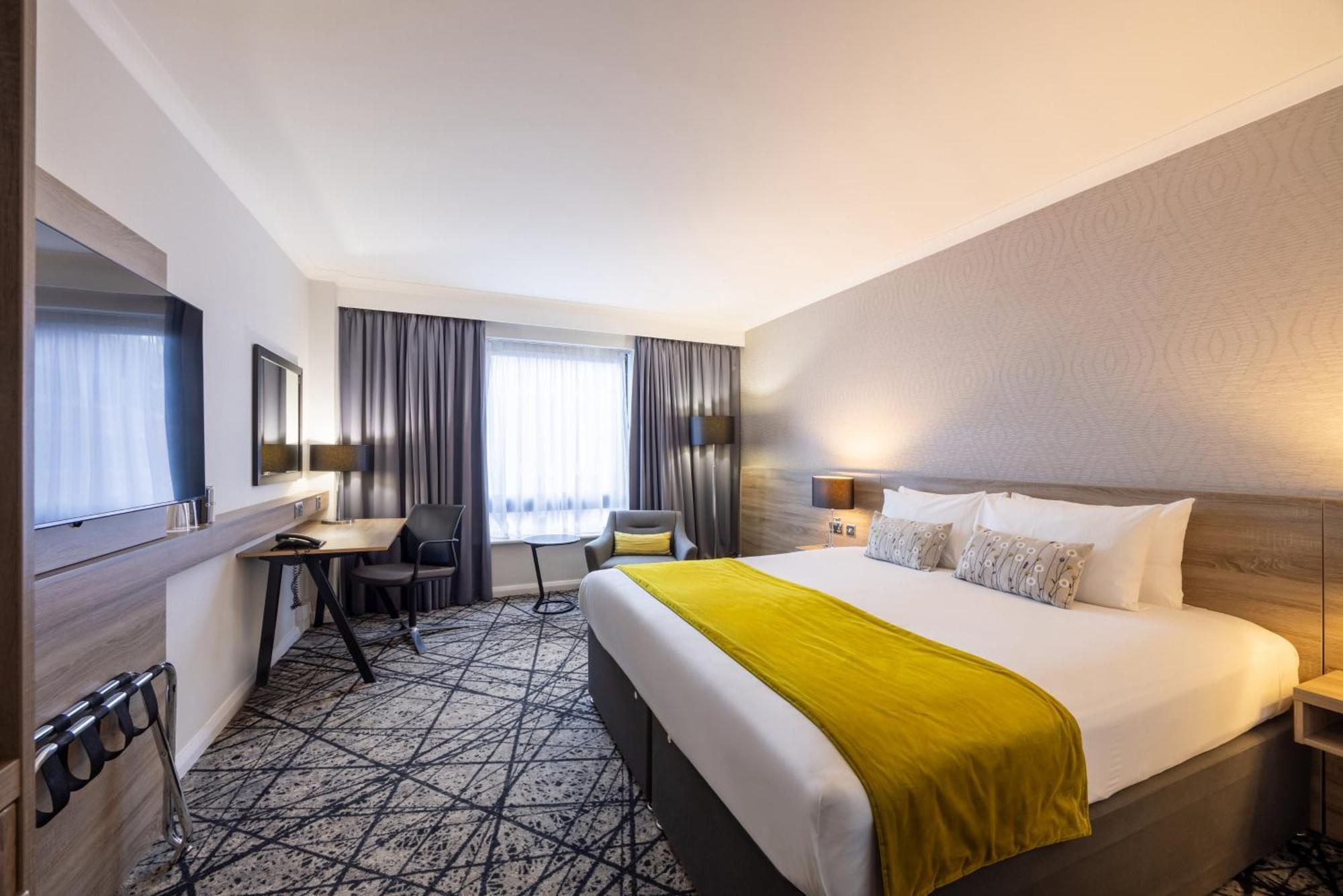 Отель Crowne Plaza Centre By Ihg 4*