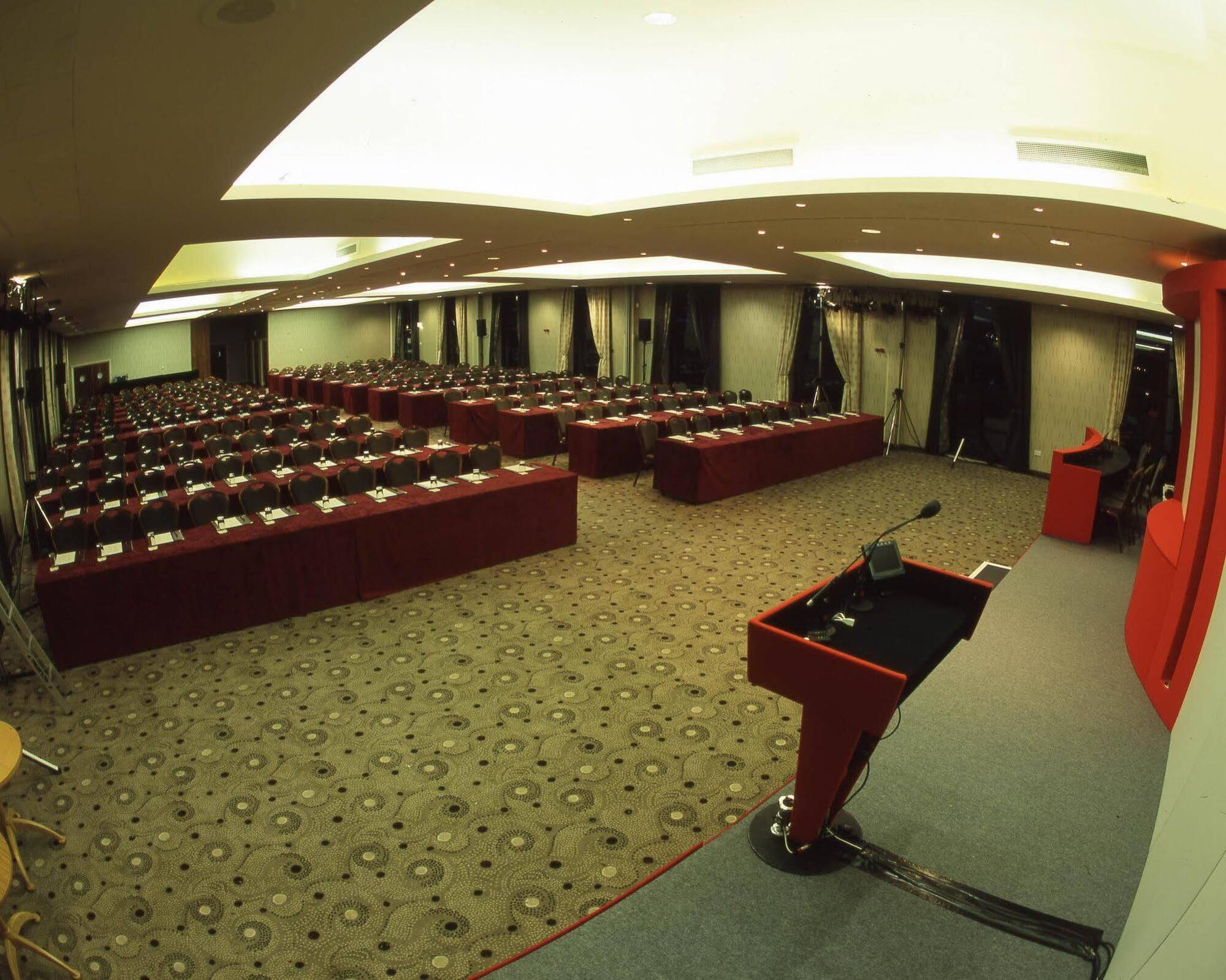 Crowne Plaza Centre By Ihg Hotel